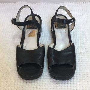 Nose leather sandals